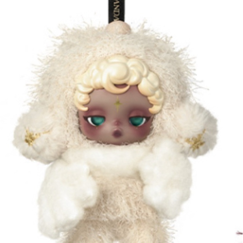 Elegant Cream Fur Accessory